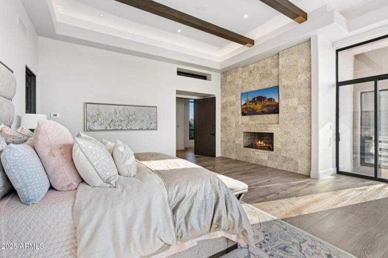 25-web-or-mls-10040-e-happy-valley-rd