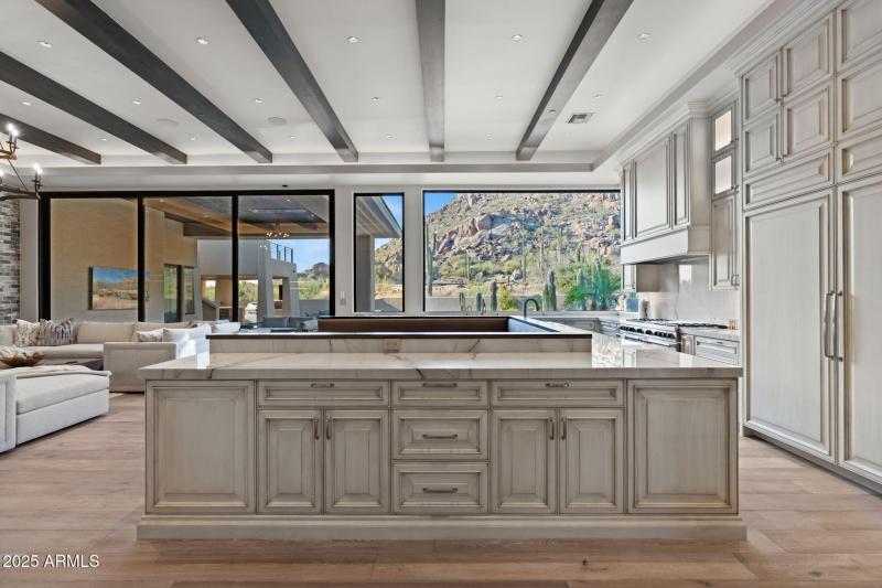 22-web-or-mls-10040-e-happy-valley-rd