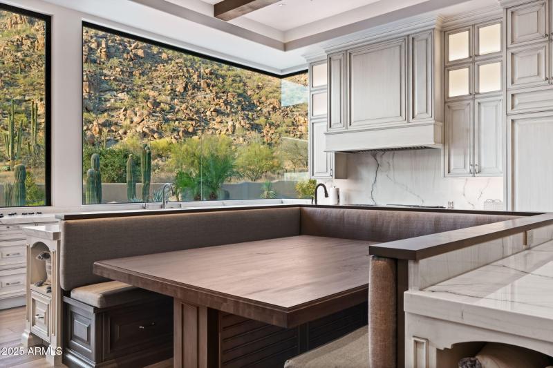 20-web-or-mls-10040-e-happy-valley-rd