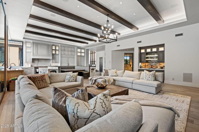 14-web-or-mls-10040-e-happy-valley-rd