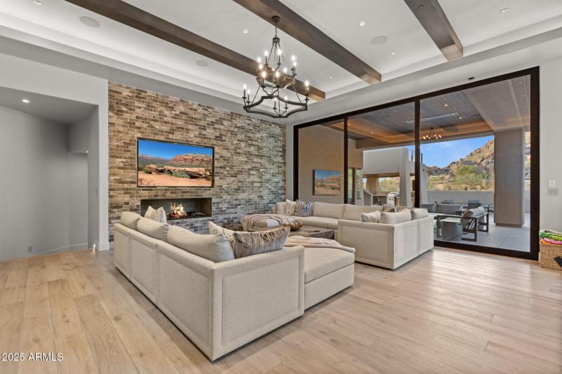 13-web-or-mls-10040-e-happy-valley-rd