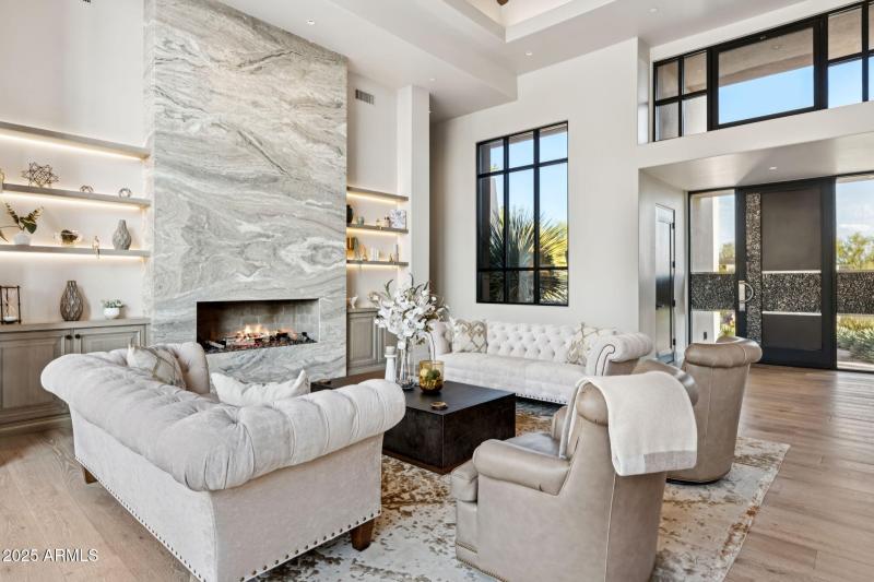 8-web-or-mls-10040-e-happy-valley-rd