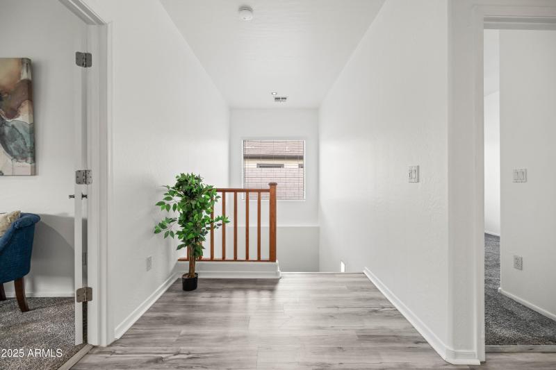 5h 1st floor landing