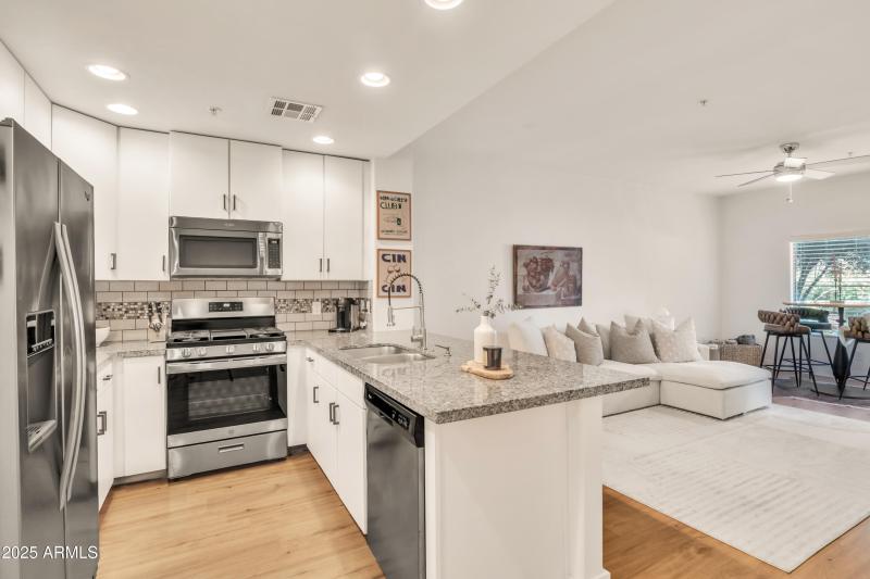 5450 E Deer Valley Dr 1004-7