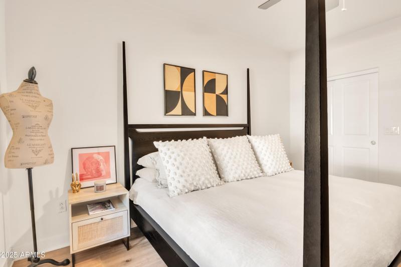 5450 E Deer Valley Dr 1004-16