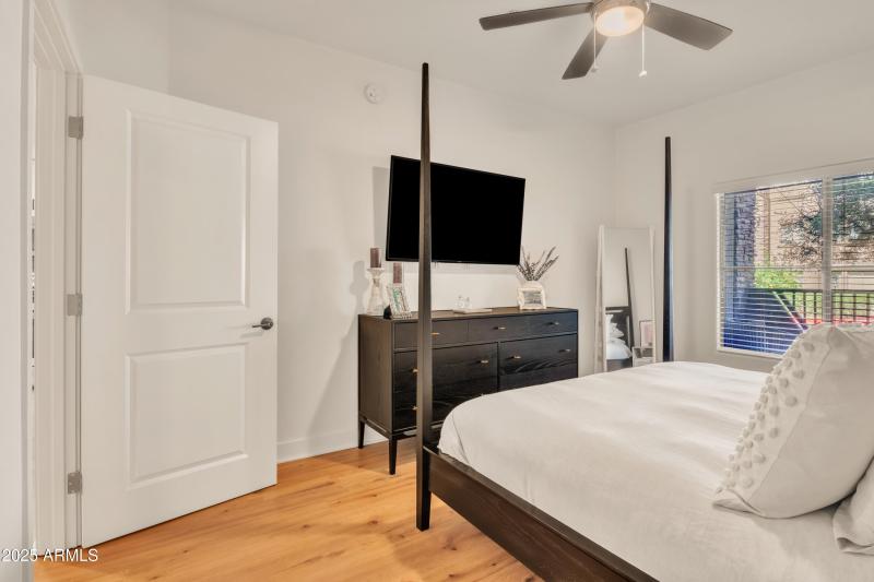 5450 E Deer Valley Dr 1004-17