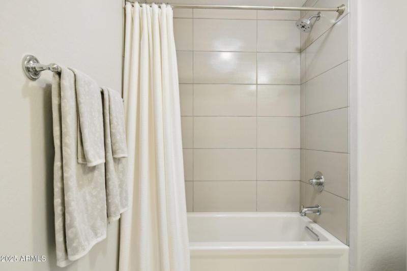 23-web-or-mls-17850-n-68th-st-2138