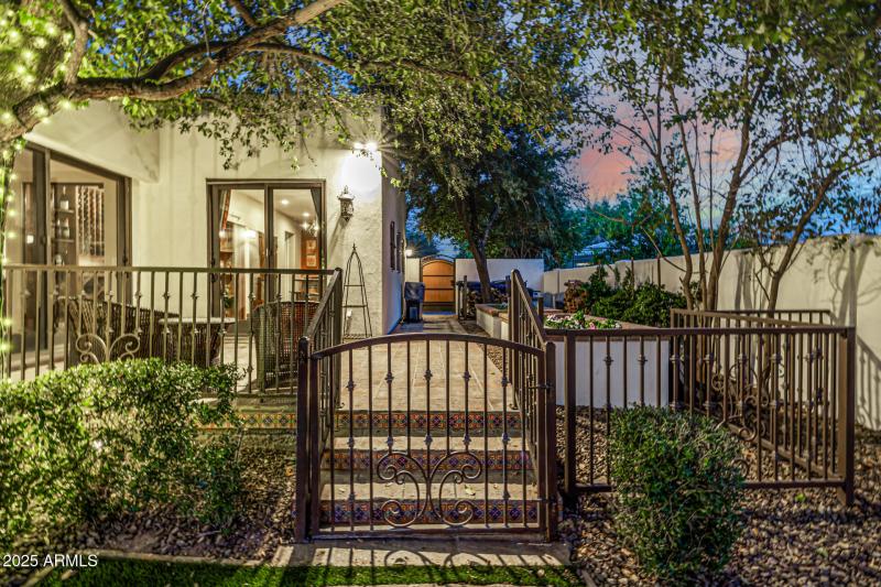 Side patio off family room