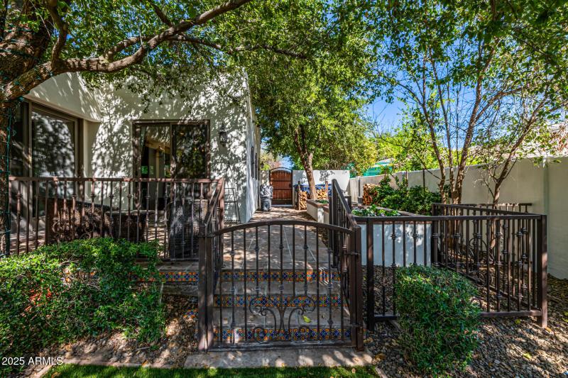 Side patio off family room