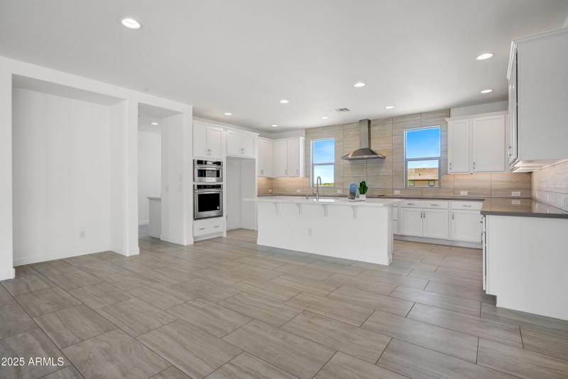 011_Dining Area To Kitchen