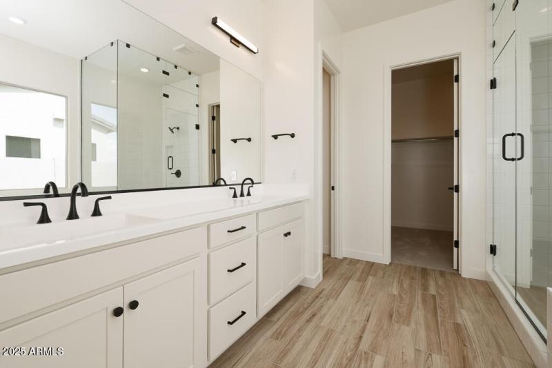 Tri Pointe Soleo 335 - Primary Bathroom-