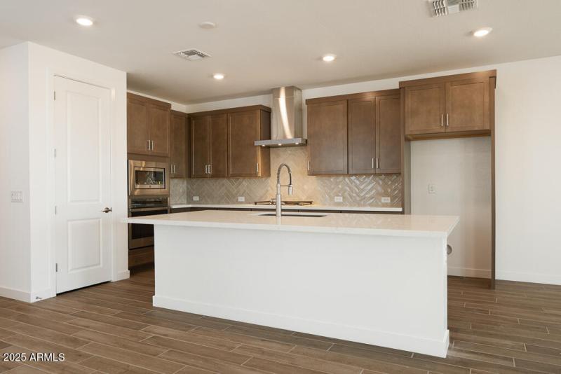 Tri Pointe Terraza 138 - Kitchen-1MLS