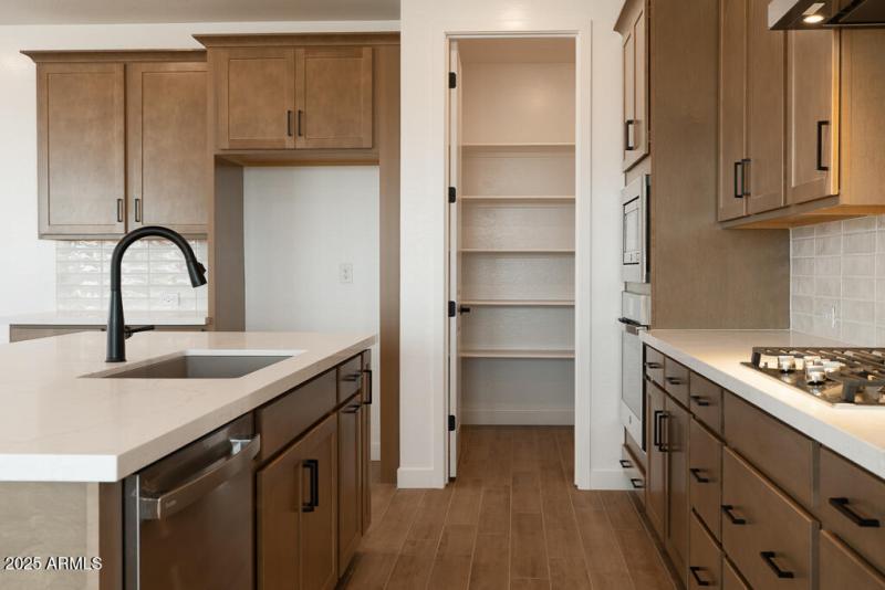 Tri Pointe Terraza 139 - Kitchen-4MLS