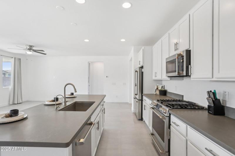 22-web-or-mls-E Via Del Sol-0506-016