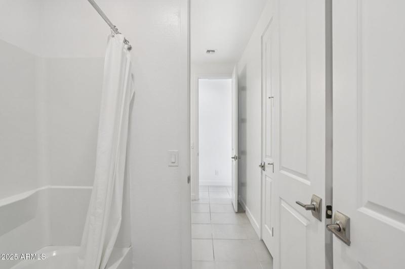 44-web-or-mls-E Via Del Sol-0506-034