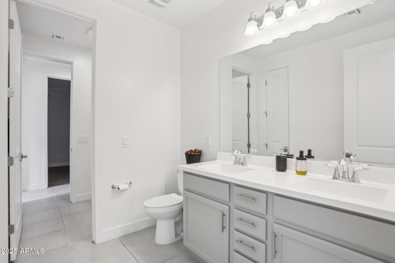 46-web-or-mls-E Via Del Sol-0506-036