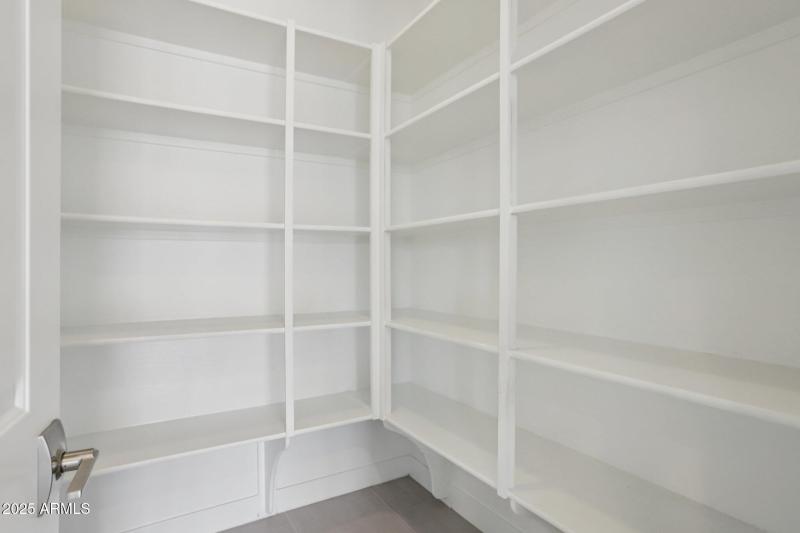 48-web-or-mls-E Via Del Sol-0506-038