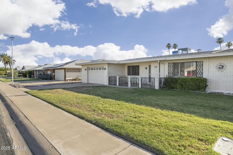 10222 N 105th Dr, Sun City - 325