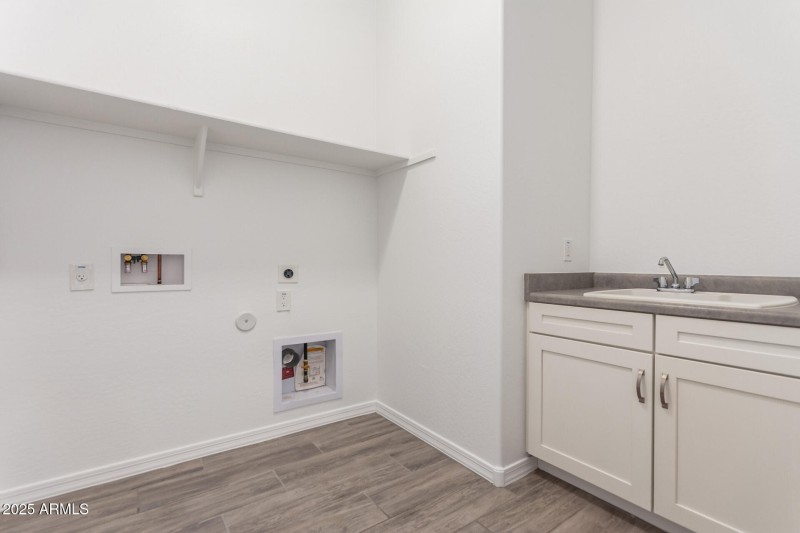 Laundry room/sink