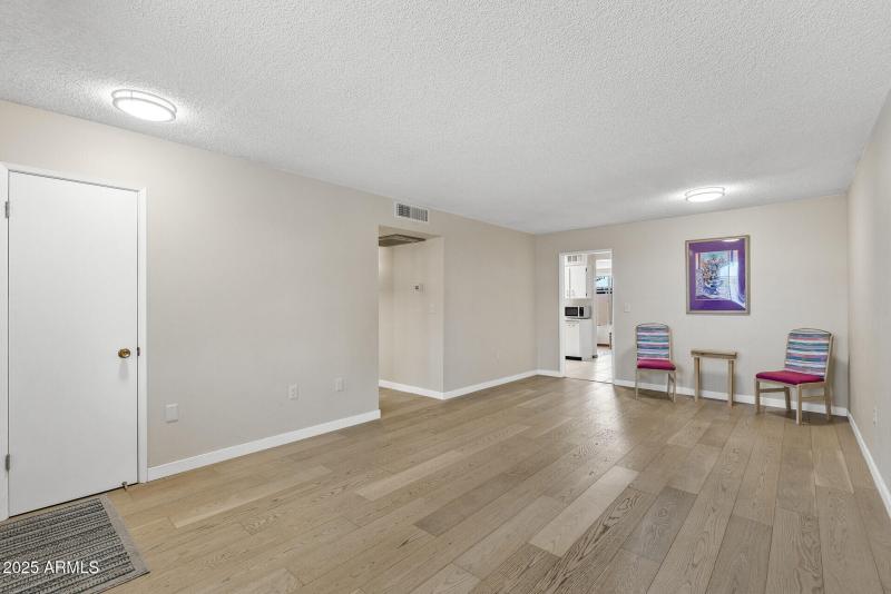 05_13671_N_111th_Ave5_mls