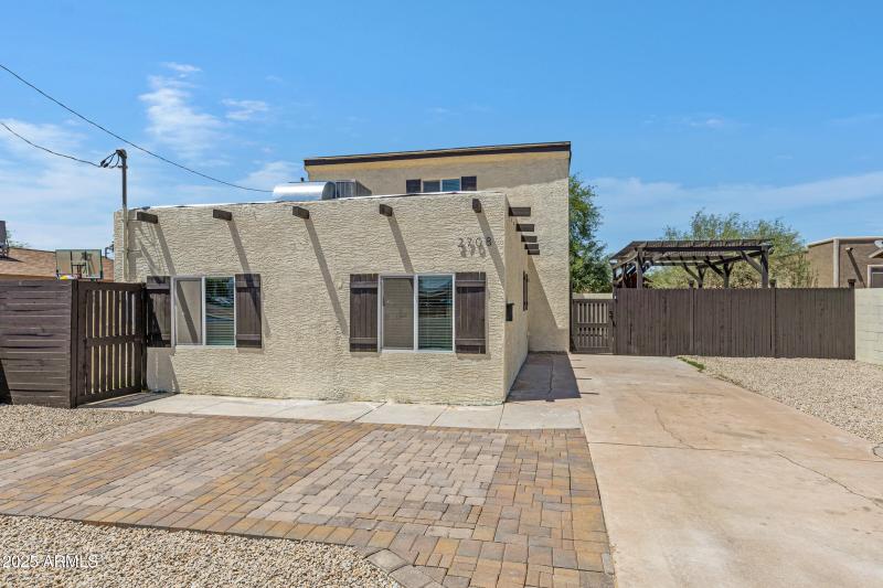 2708 E Roosevelt St-3