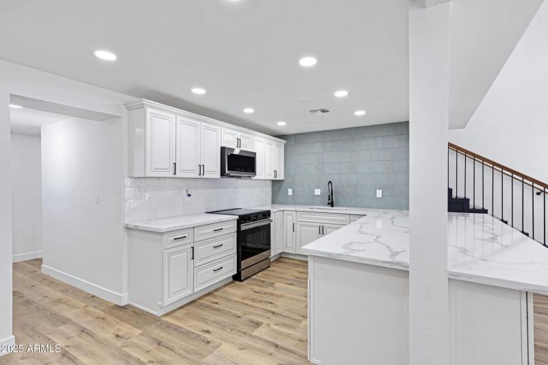 2708 E Roosevelt St-11