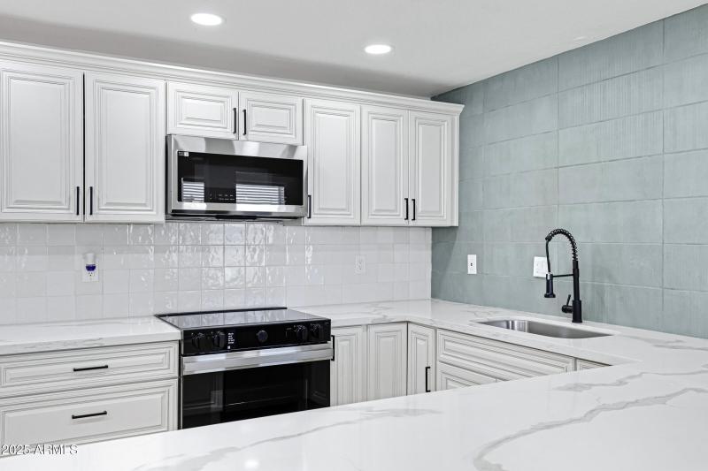 2708 E Roosevelt St-13