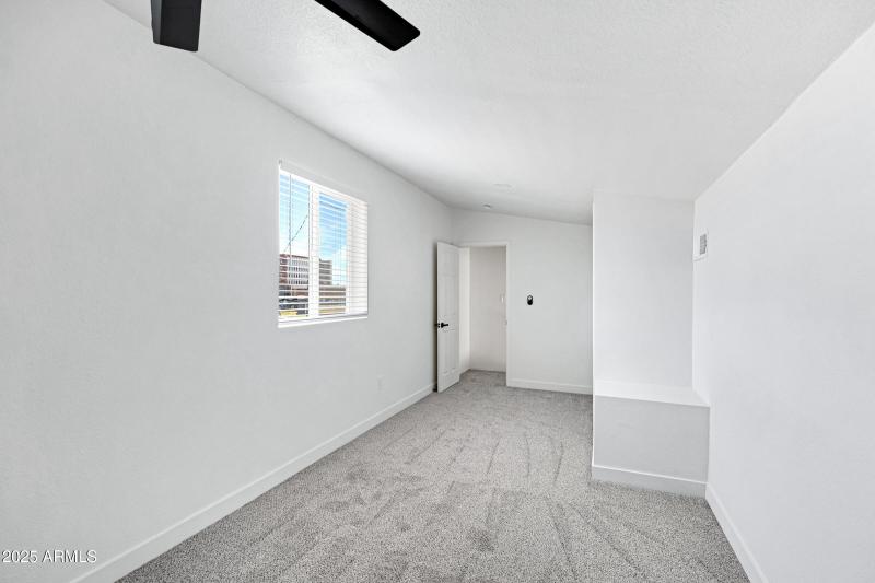 2708 E Roosevelt St-18