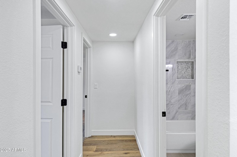 2708 E Roosevelt St-19