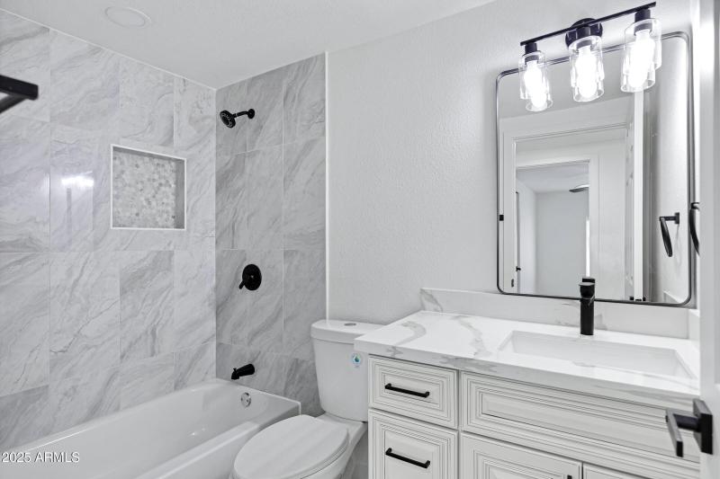 2708 E Roosevelt St-21