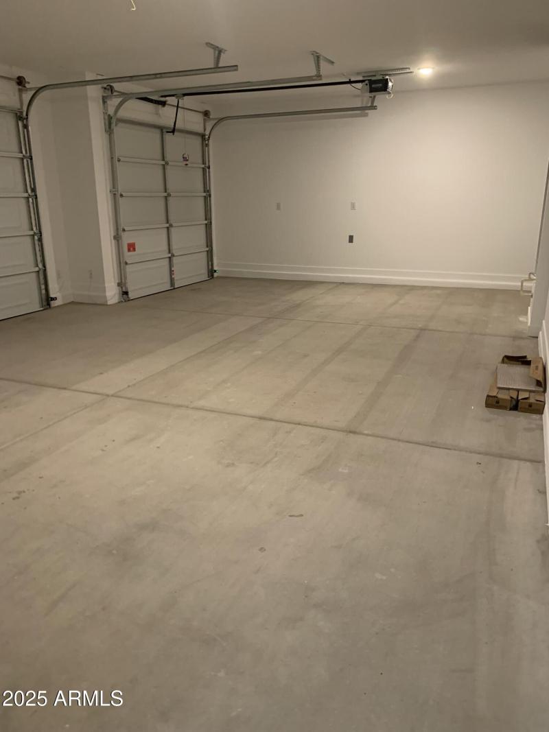 Mar Lot 5 - 3 Car Garage