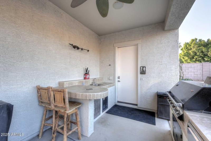 RV Garage-Shop-Covered Patio-BBQ Grill2