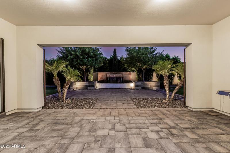 killer yard with fountain