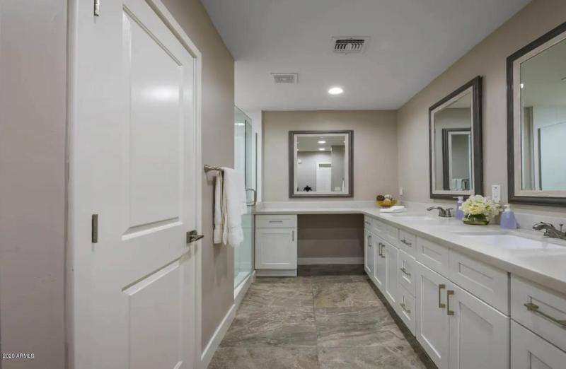 Master bathroom 2