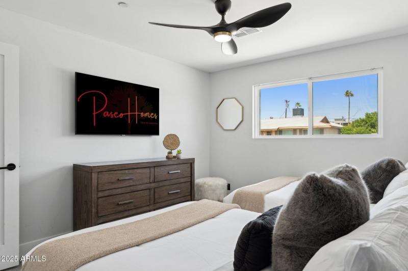 27-web-or-mls-6907-e-willetta-st