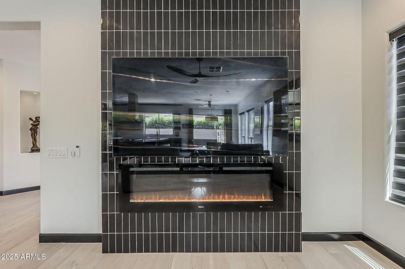 Living room Fireplace