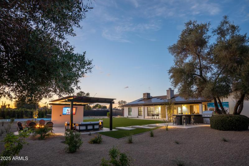 16-Twilight Exterior 13