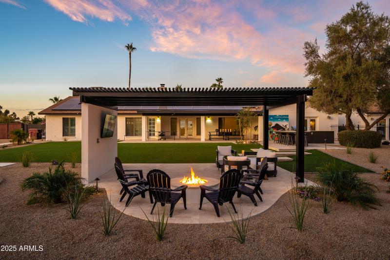 07-Twilight Exterior 1