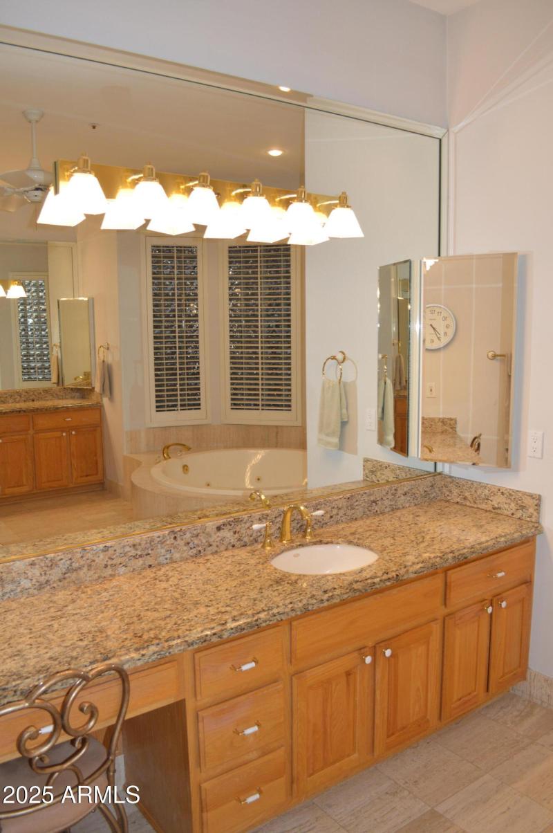 Master bath her vanity DSC_0152