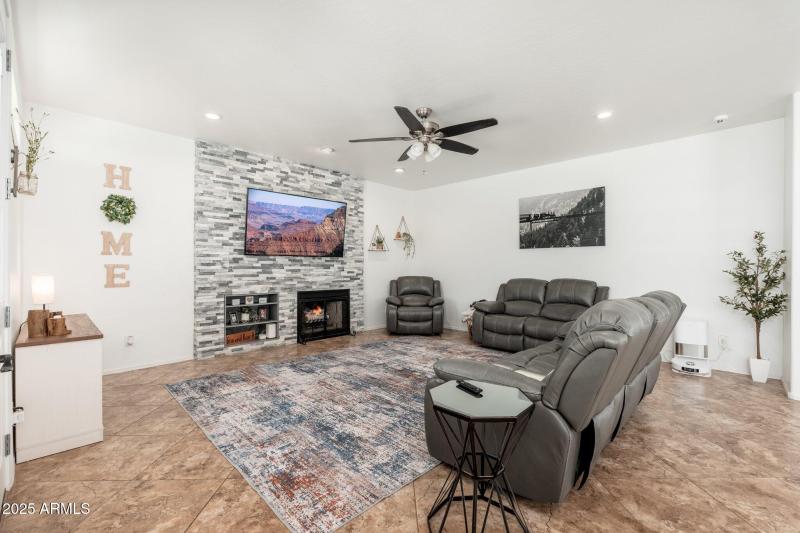 13 W Silverwood Dr - 17