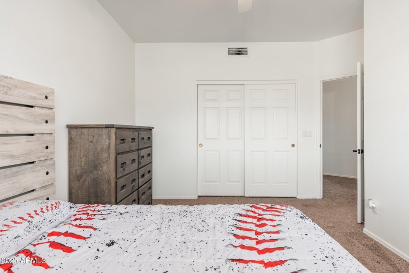 13 W Silverwood Dr - 33