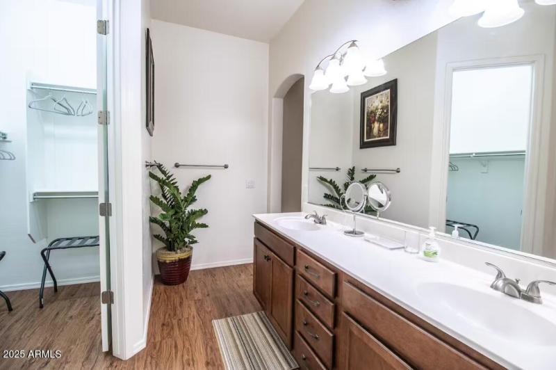 04g - Primary Bathroom & Walkin Closet