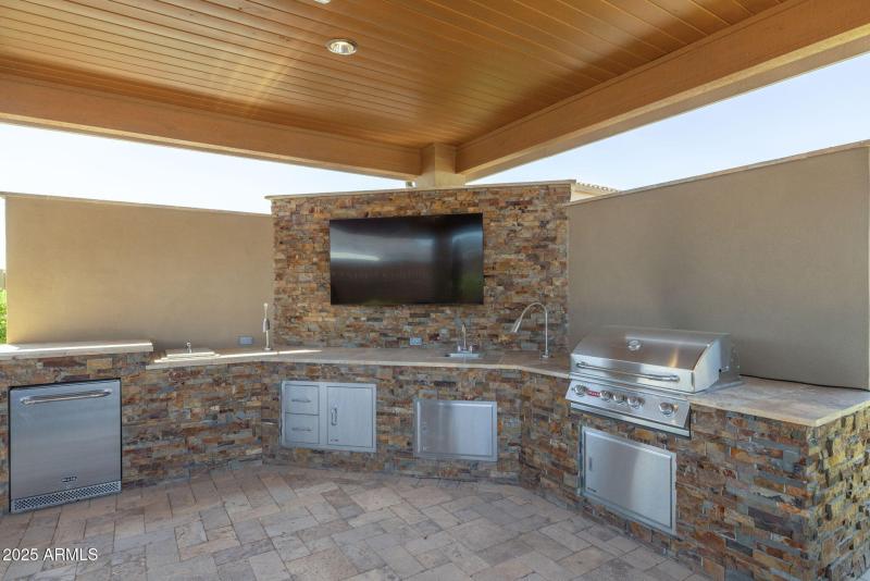 Outdoor Kitchen 4