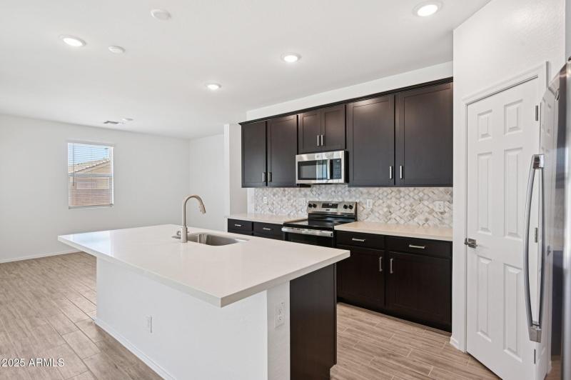 9-web-or-mls-S 240th Ln-1106-009