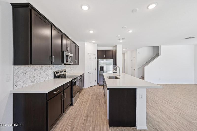 11-web-or-mls-S 240th Ln-1106-011