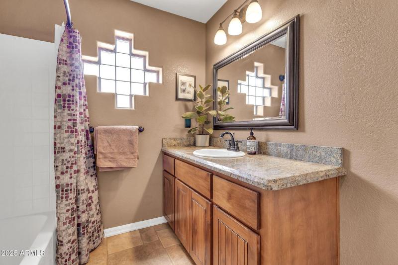 2699 E Claxton Rd-36