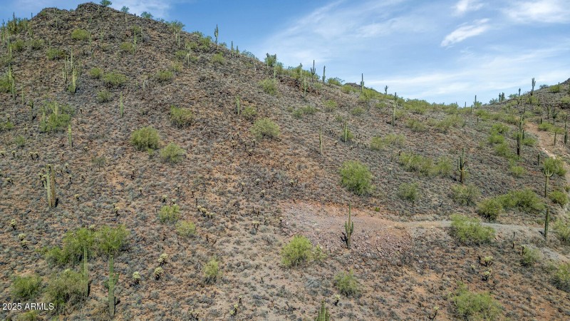 18XX W Sentinel Rock Rd-large-006-006-18