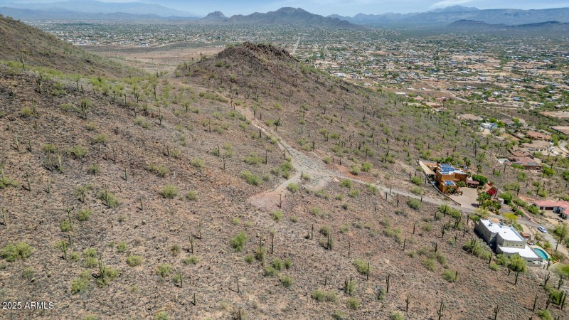 18XX W Sentinel Rock Rd-large-010-014-18