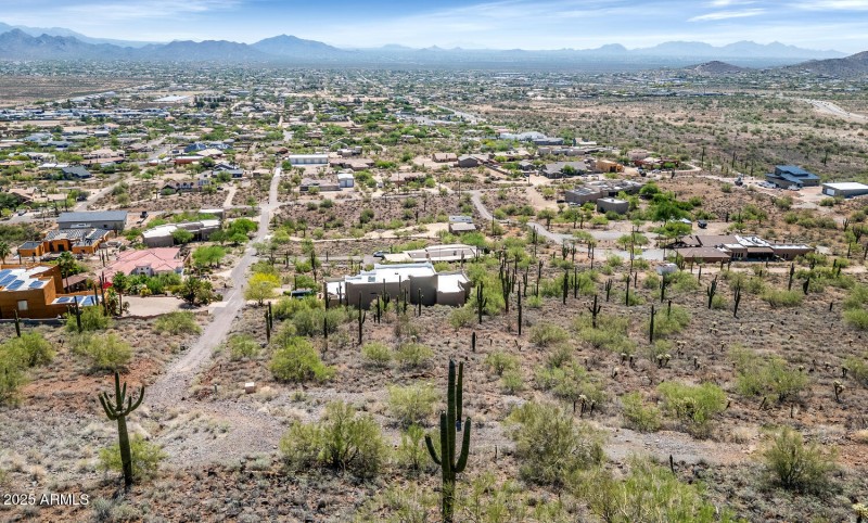 18XX W Sentinel Rock Rd-large-016-002-18