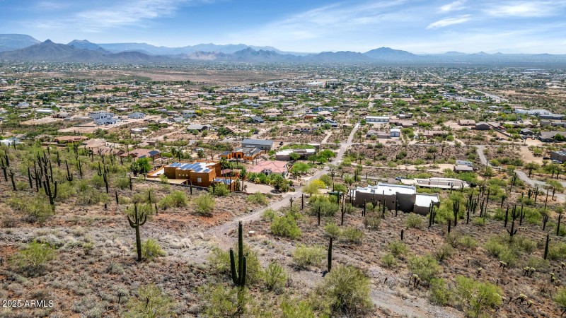 18XX W Sentinel Rock Rd-large-017-007-18